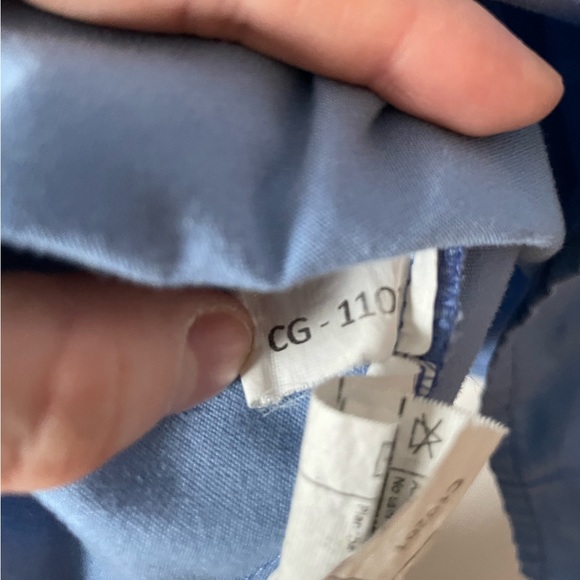 Carhartt women’s light blue scrub top size medium. Preowned. Good condition - Picture 6 of 8